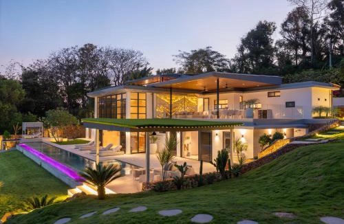 Kuta Villa | Villa Sunrise - with Cook, Padel Court, Sauna & Icebath