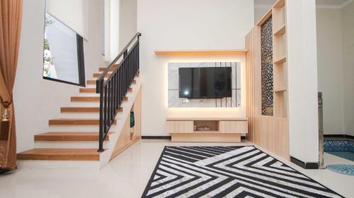 Ngaglik Villa | Villa Syariah Lucia B10 with Private Pool and Balcony