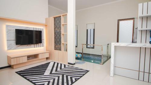 Ngaglik Villa | Villa Syariah Lucia B10 with Private Pool and Balcony