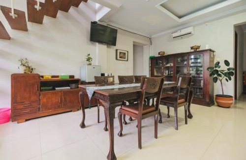 Prambanan Villa | Villa Syariah Prambanan Private Swimming Pool by Simply Homy