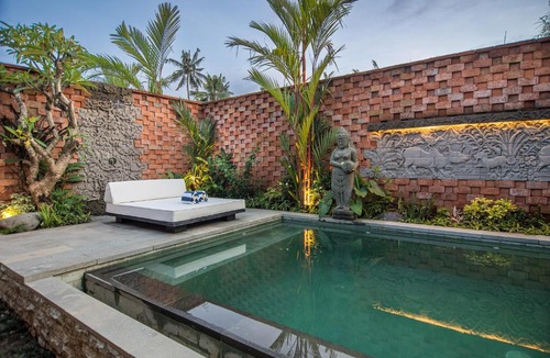 Kedewatan Villa | Vishaka Batu Kurung