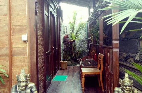 Batu Bolong House | Wiran Homestay