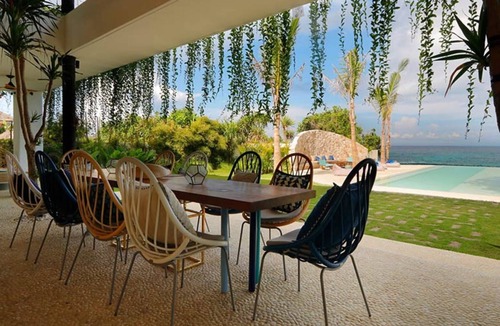 Mushroom Bay Villa | Your Family will love the Exclusive Balinese Service at Your Private Villa in Nusa Lembongan