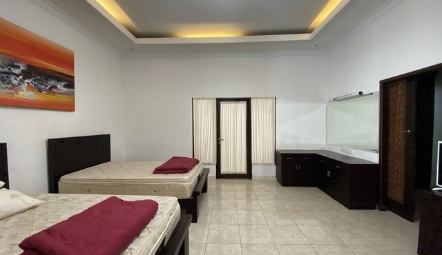 クタニアヴィラQuiet villa 15 minutes from the beach in Kuta