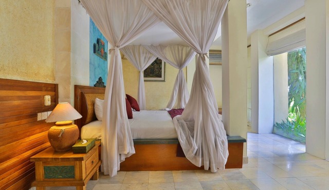 1 BR Villa near Ubud with a private plunge pool and a living area incl breakfast in Denpasar