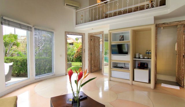 1BR Lagoon Villa in Seminyak, 35sqm Pool view, 5 mnts walk to shopping area in Kuta