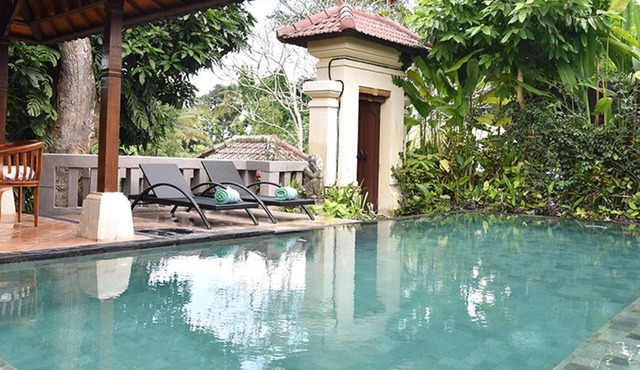 2 BR Secluded Villa in Ubud, Surrounded By Lush Greenery, 15 Min to Center Ubud in Ubud