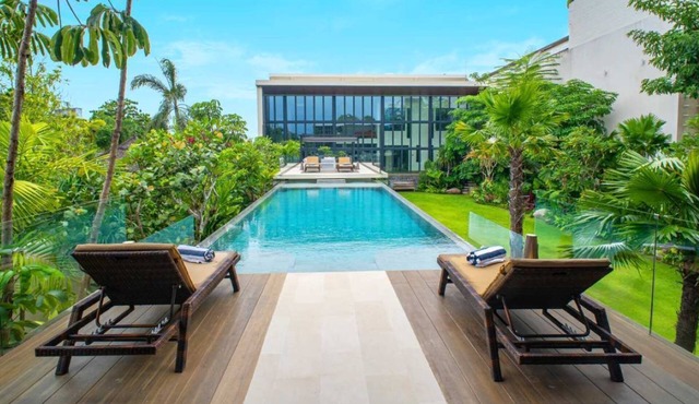 20% Off! Brand New Villa Seminyak Bali, 360° 15m Infinity Pool, Sauna in Kuta Utara