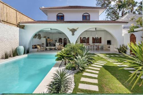 3 bedr Mediterranean vibes private pool 5min beach in Seminyak