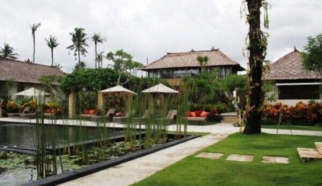 3 Bedroom Balinese Beachfront Private Pool Villa in Canggu in Canggu