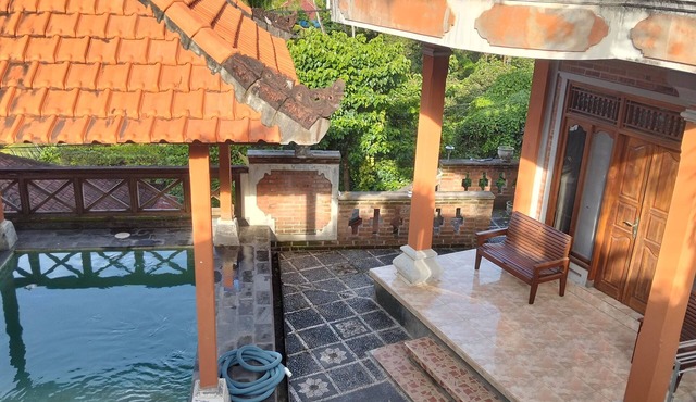 3-bedroom house in North Bali with AC, WiFi and pool and views. Enjoy your stay! in Sukasada