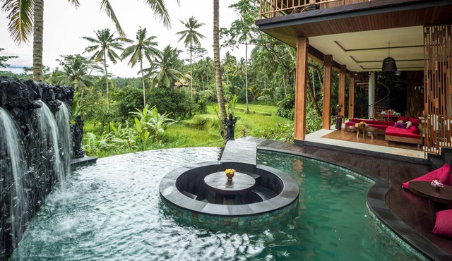 3 bedroom luxury villa resort w/private infinity pool overlooking rice fields! in Gianyar