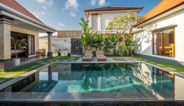 3 BR Family Villa w/Private Pool & Spacious Garden in Canggu Prime Location in Bali