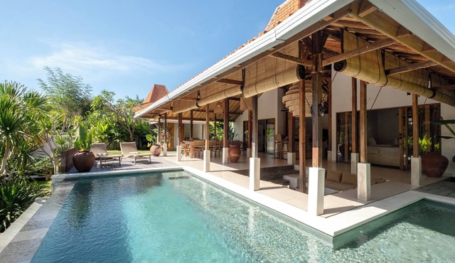3BR Joglo Villa Family Gataway Heart of Uluwatu Private Pool in pecatu
