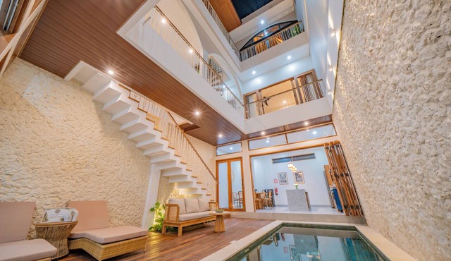 3BR Umalas Villa Pool & Rooftop Terrace Scooter & Restaurant discounts in Kuta Utara