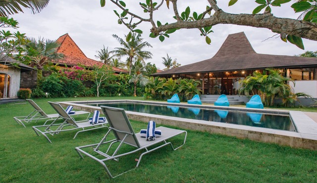 4-bedroom villa in gorgeous Bali with WiFi, AC. Live your tropical dream in Bali