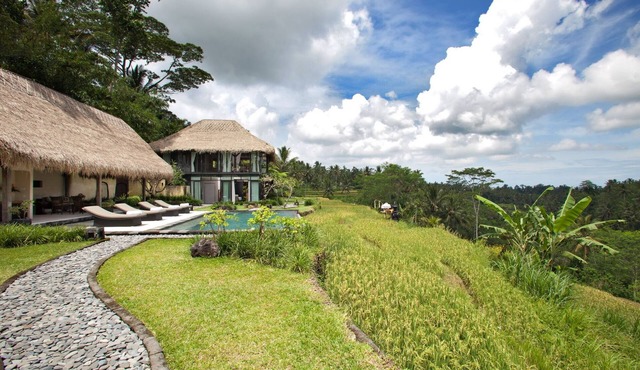 4BR Villa In Ubud! - BEAUTIFUL VIEW! - 15Min Drive To Ubud Monkey Forest in Gianyar