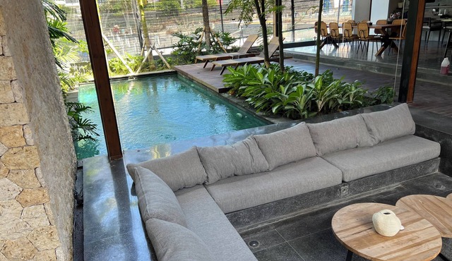 5-Bedroom Modern Balinese Dream House Ideally Located in the Heart of Canggu in Kabupaten Badung