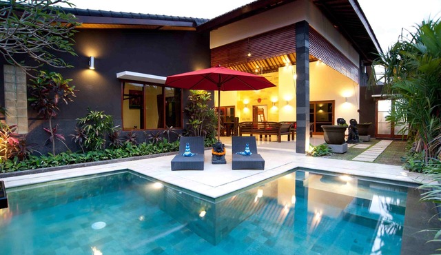 5 Bedroom villa w/Breakfast, Seminyak in Seminyak