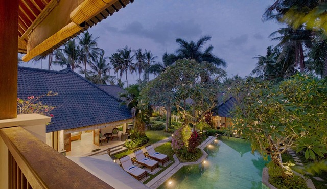 5 Minutes Walk to Beach! 4 BR Villa near Saba Beach, Close to Safari Marine Park in Kabupaten Gianyar