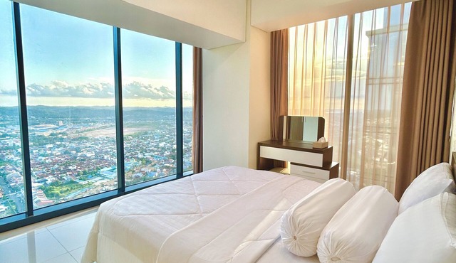 53rd Floor, 2 BR, Netflix, Apt with view 2 nights min. by SKY in Kepulauan Riau