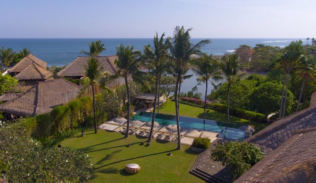 5BR Ocean View Villa Mary w/Canggu Beach Access in Mengwi