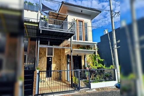 65 Villa 3BR View Gunung Panderman AC in Batu