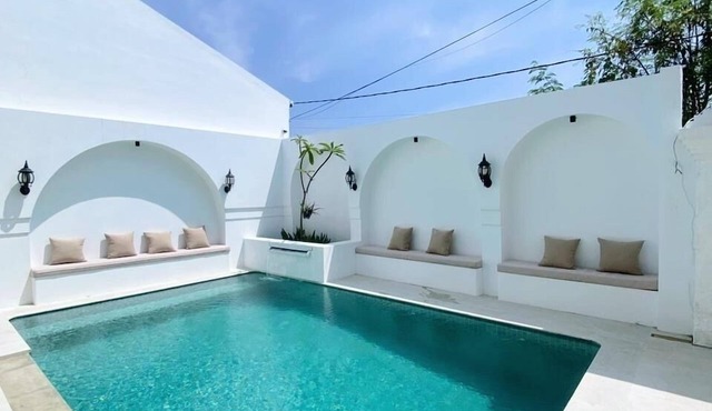 6BR, Large Group, GREAT VALUE, Free Daily Housekeeping, Strategic Location! in Bali