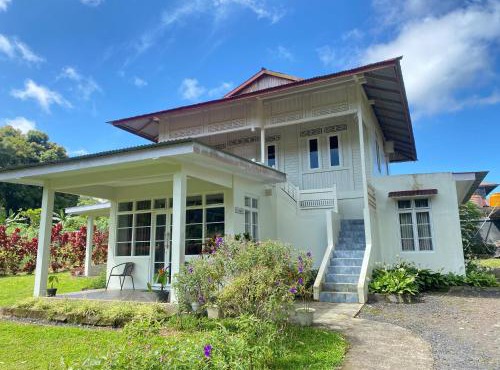 A beautiful and Spacious Rumah Manado 2 Bedrooms with Bathrooms Villa Marion Tomohon in Tomohon