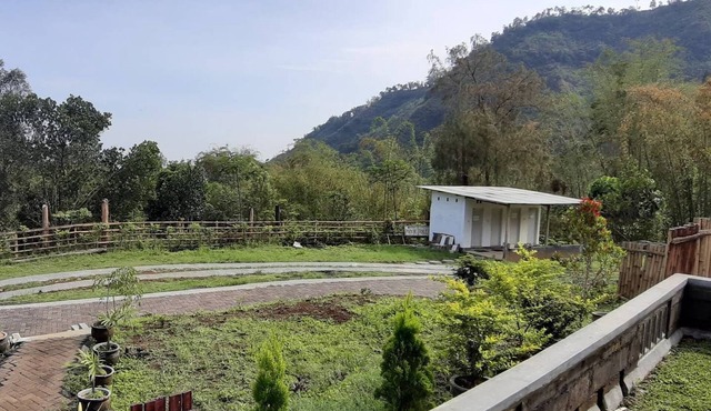A nice bedroom with a great mountain view , 15km from Bromo in Ngadisari