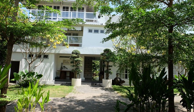 A Spacious Villa with a Gorgeous Garden in Bali in Bali