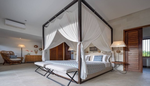Abaca Iluh 6 BR - Luxury in the heart of Seminyak in Bali