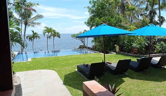 Absolute Beachfront, Private 3BR Villa with Pool on 1200m2 of Tropical Land in Tulamben