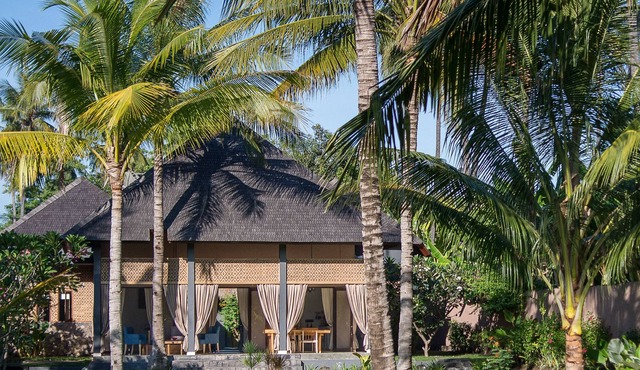 Absolute Beachfront Villa Private Pool in tanjung