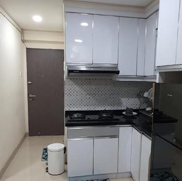 Affordable rooms with wifi & Netflix at sentra timur resindence by.Rizky properti in Jakarta
