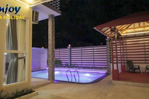 Alulu Luxury Residence - Three Bedroom Villa in Cikundul