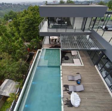 Amulya Luxury Villa, Dago - 4BR Heated Infinity Pool in Bandung