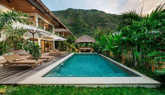 Angin Laut 3BR Exclusive Pool Villa w/Ocean Views in Purwakerti