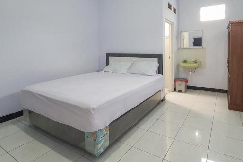 Angrumba Family Homestay Syariah near RSUD Caruban Mitra RedDoorz in Mejayan