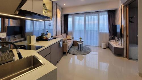 Apartment Nuvasa Bay Nongsa, Kalani 1BR 8th, Sea & Golf View, Batam in Nongsa