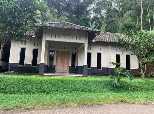 Aren Homestay in Giripurno