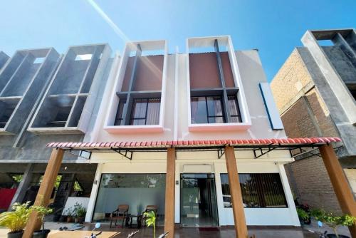 Arsya Homestay Mitra RedDoorz in Gesik