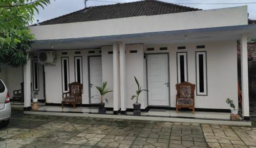 Astiti Ayu Kost Bagirati 1 in Cakranegara