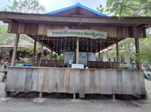 Awom Brothers Dive Homestay in Kri