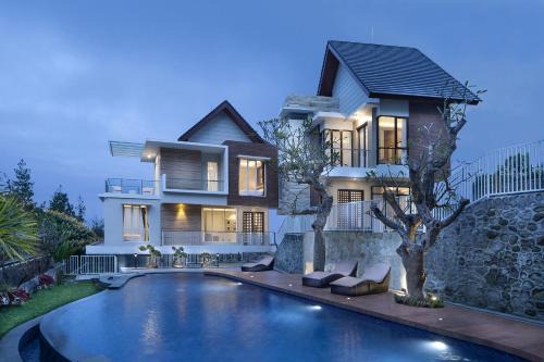 Azcarya Villa in Batu