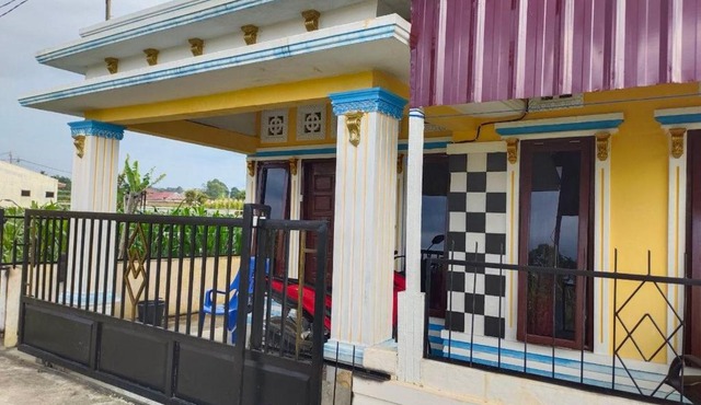 Bahruksi HomeStay in Ambarita