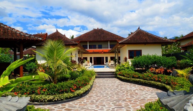 Bali Absolute Beachfront Villa.Singaraja in Singaraja
