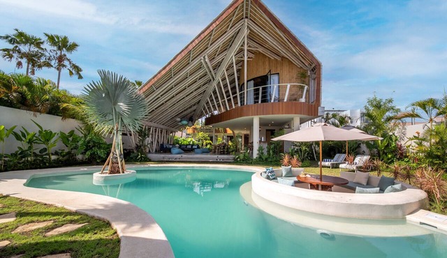 Bamboo Retreat Pool Lounge Five Ensuite Rooms in Kerobokan