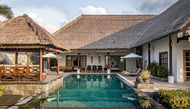 Beachfront Dream Villa Direct at the Beach! in Gegorgak