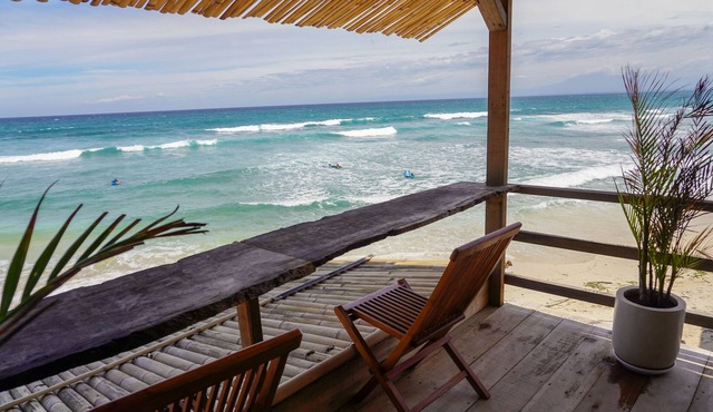 Beachfront - Surf Lodge Room 4 - Corner Room in Bali